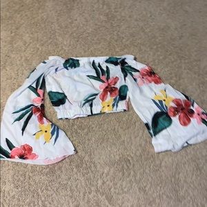 Cute Romwe crop with flowy sleeves.